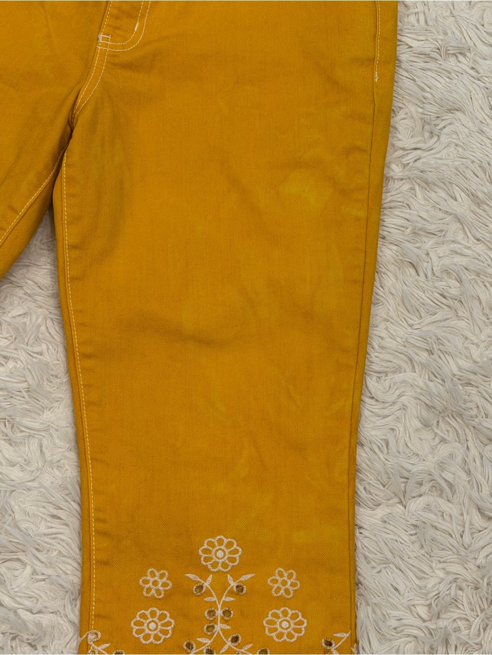 Tory Burch Catch My Drift Cropped Eyelet Floral Jeans 29 Yellow Embroidered - Picture 2 of 10